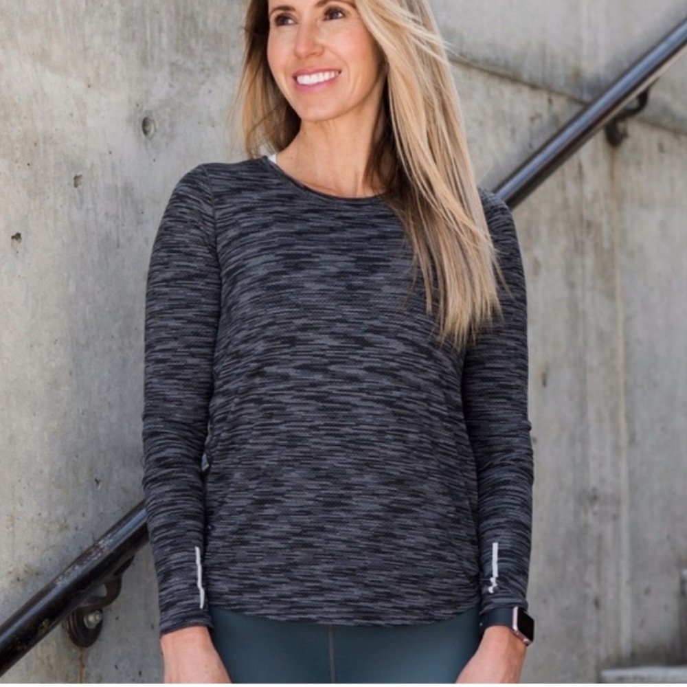 𝅺Zyia active charcoal gray split top